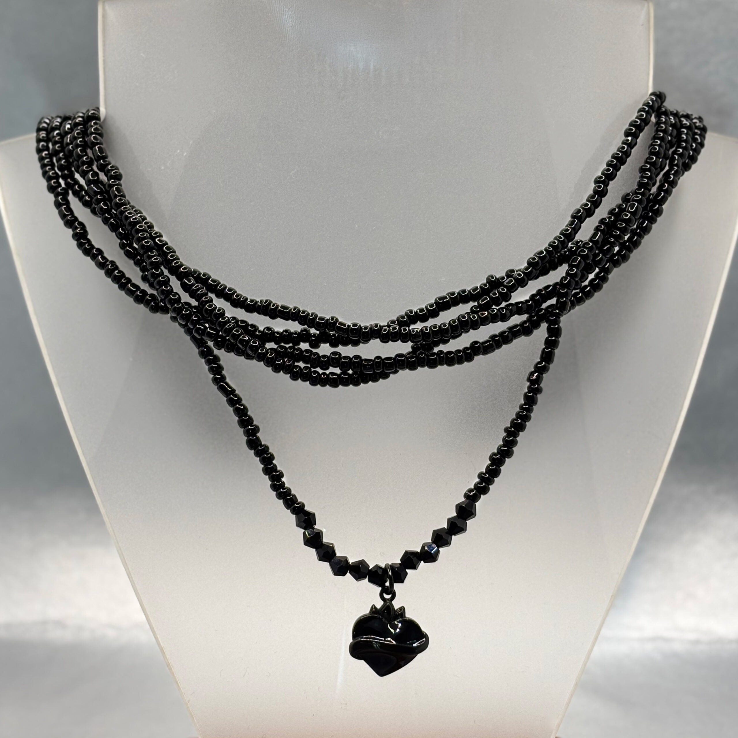 Collier-multirang-coeur_Noir