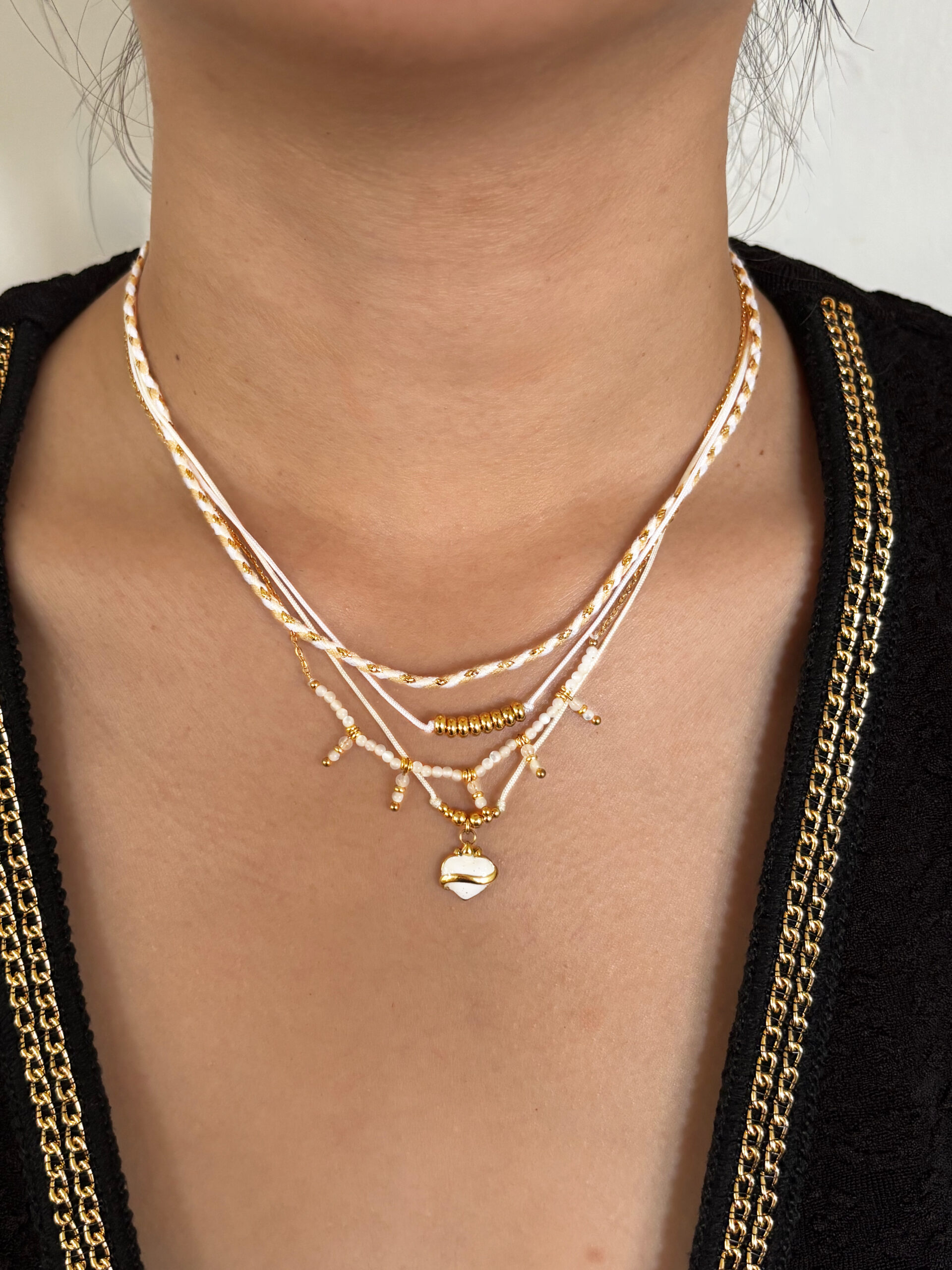 Collier-3-rangs-blanc